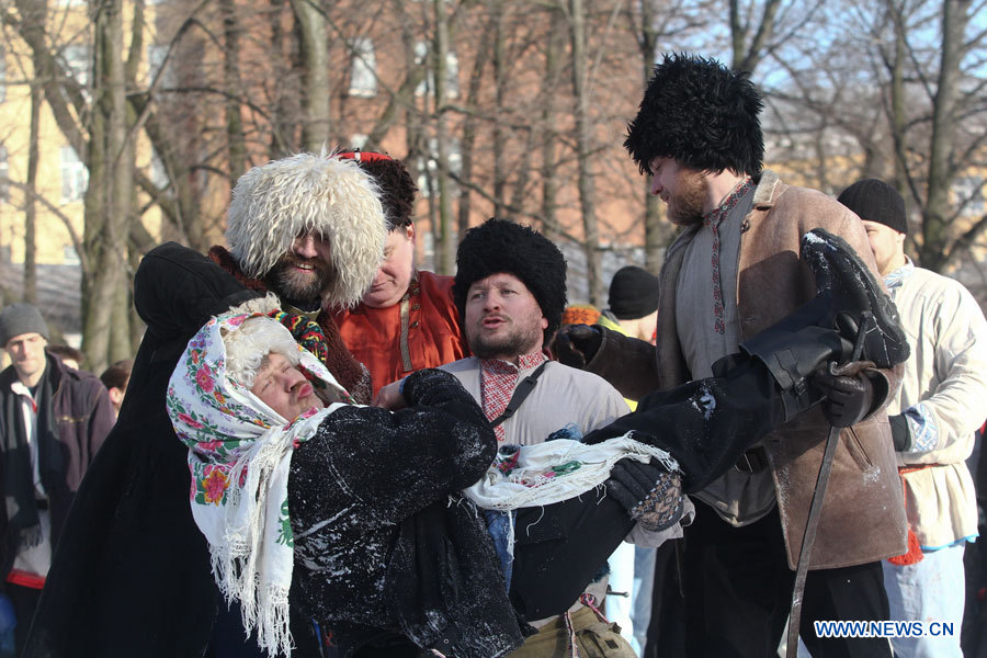 Традиционные масленичные гуляния прошли в Санкт-Петербурге (9)
