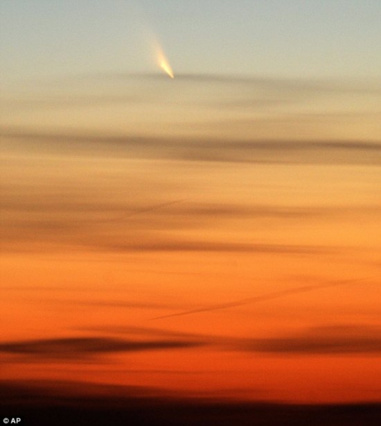 Удивительное небесное явление в Северной Америке: комета PanSTARRS приблизилась к Луне (2)