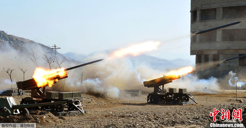 Народная армия КНДР проводит военные учения с применением боевых снарядов (2)