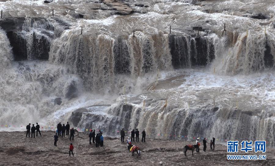 «Весеннее половодье» на водопаде Хукоу реки Хуанхэ