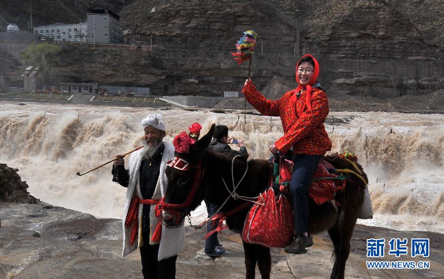 «Весеннее половодье» на водопаде Хукоу реки Хуанхэ (5)