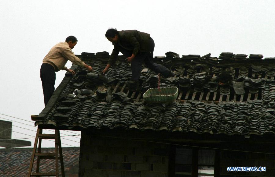 В результате новых штормов с градом в провинциях Цзянси, Хубэй, Хунань, Гуйчжоу, а также Чунцине терпят бедствие 838 тыс человек (11)