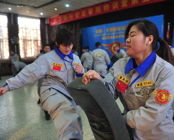 Женщины-телохранители в Китае (9)