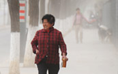 На город Ланьчжоу обрушилась мощная песчаная буря