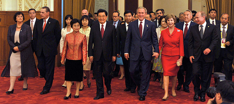 8 августа 2008 года бывший председатель КНР Ху Цзиньтао с супругой Лю Юнцзин присутствовали на банкете, посвященном почетным гостям Пекинской Олимпиады. 