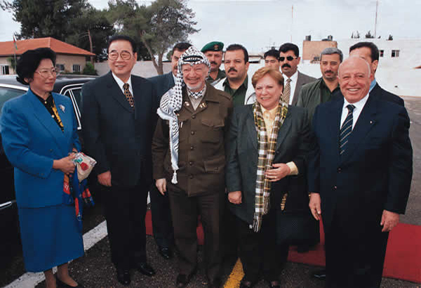 27 ноября 1999 года, бывший премьер КНР Ли Пэн со своей супругой Чжу Линь отправились с визитом в Палестину.
