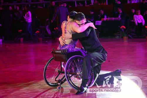 CBDF провела соревнования по международным стандартным бальным танцам на инвалидных колясках (39)