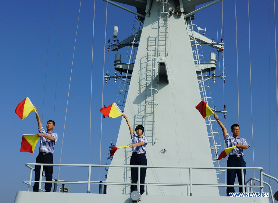 Женщины-моряки на учениях китайских ВМС в открытом море