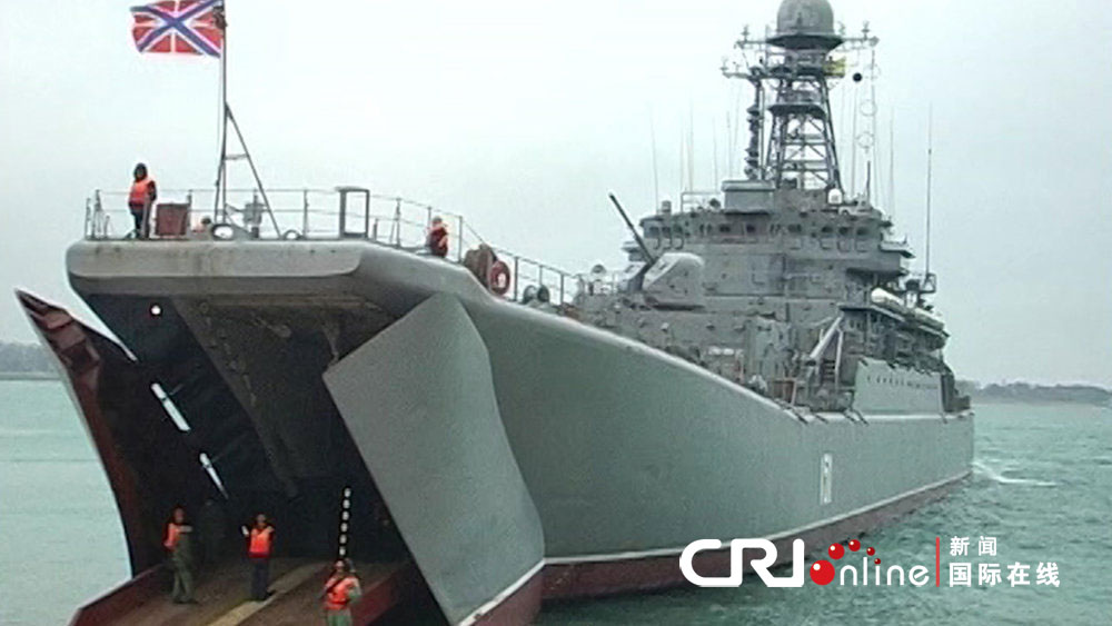 Путин понаблюдал за маневрами кораблей ВМФ в ходе военных учений (10)