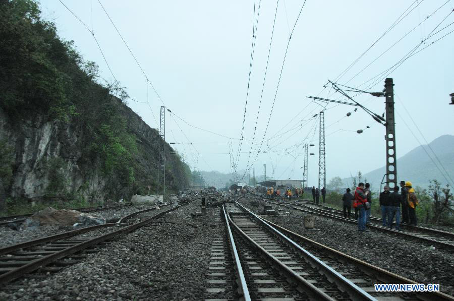 В Юго-Западном Китае из-за горного обвала перекрыта железнодорожная магистраль