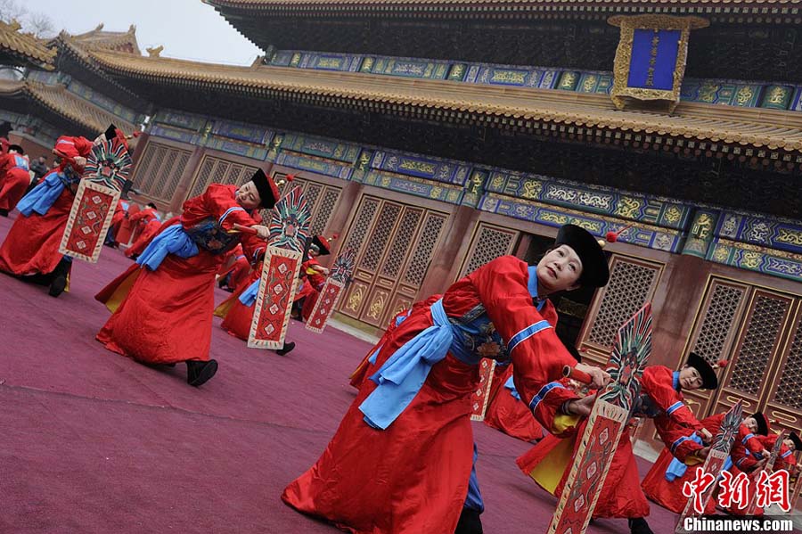 В преддверии праздника Цинмин пекинцы поклонились легендарным правителям древнего Китая (5)