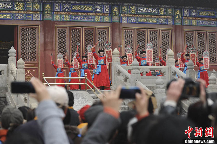 В преддверии праздника Цинмин пекинцы поклонились легендарным правителям древнего Китая (4)