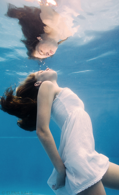 Прекрасные подводные фотографии от Elena Kalis (21)