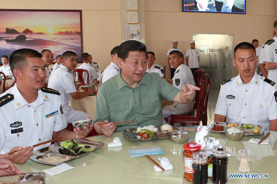 Си Цзиньпин проинспектировал подразделение ВМС НОАК в Санья (3)