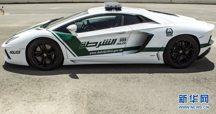 В Дубае на дежурство вышла самая дорогая полицейская машина в мире (3)