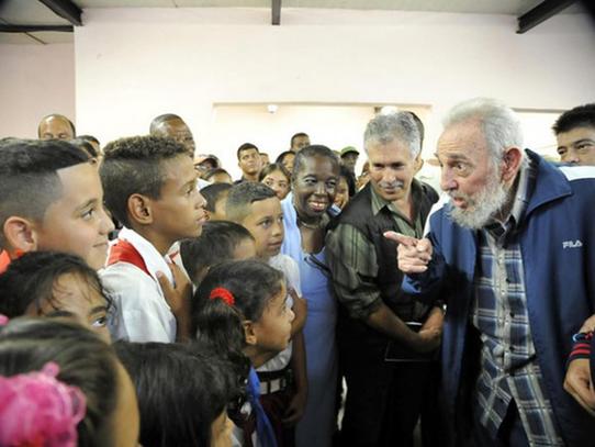 Фидель Кастро принял участие в церемонии открытия современного учебного комплекса в Гаване