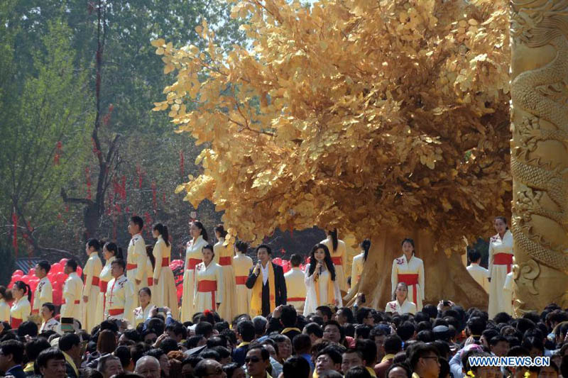 Около десяти тысяч китайцев собрались со всех концов мира для поминовения Хуанди -- легендарного первопредка китайской нации (3)