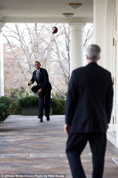 Белый дом опубликовал новые фотографии Обамы и его семьи (12)
