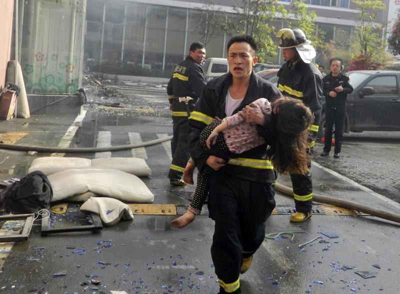 Пожар в городе Сянъян провинции Хубэй унес жизни 13 человек