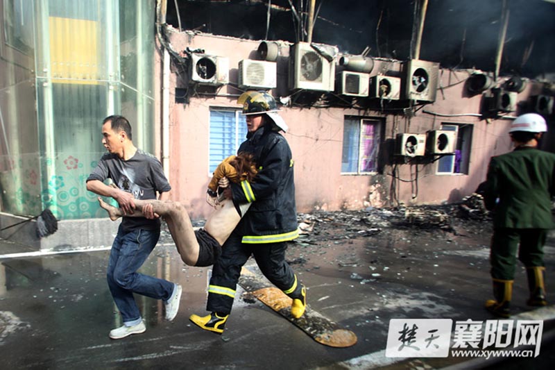 Пожар в городе Сянъян провинции Хубэй унес жизни 13 человек (11)
