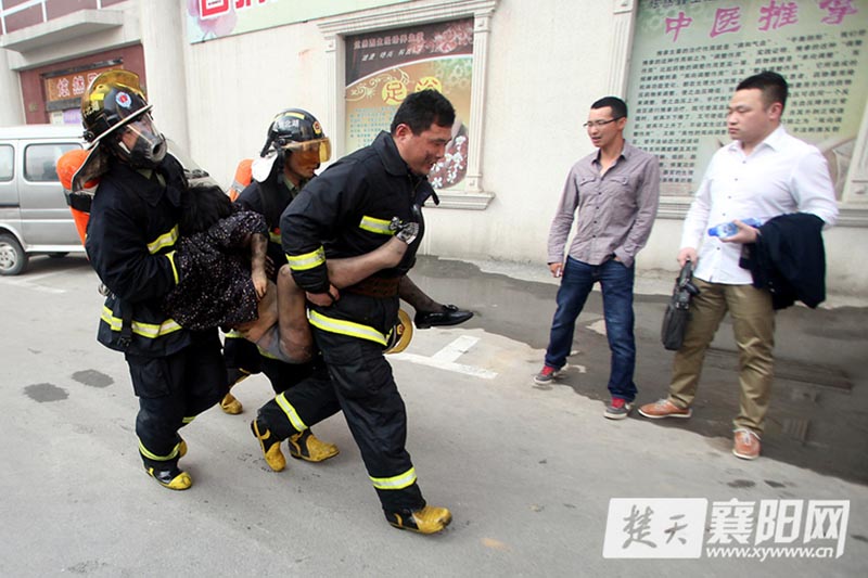 Пожар в городе Сянъян провинции Хубэй унес жизни 13 человек (3)