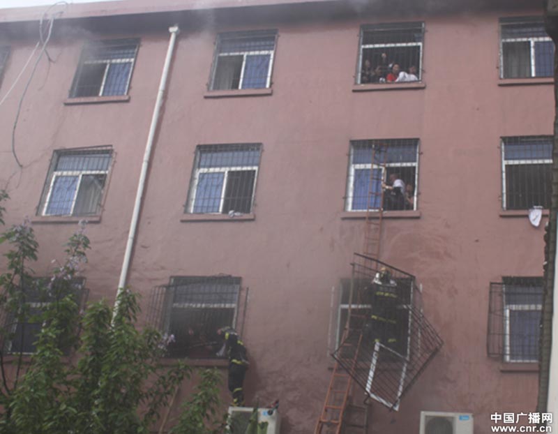 Пожар в городе Сянъян провинции Хубэй унес жизни 13 человек (17)
