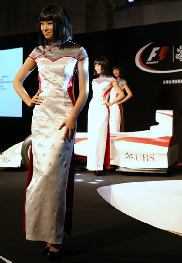 Красавицы с гонок F1 в Китае (13)