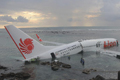 В Индонезии упал в море пассажирский самолет