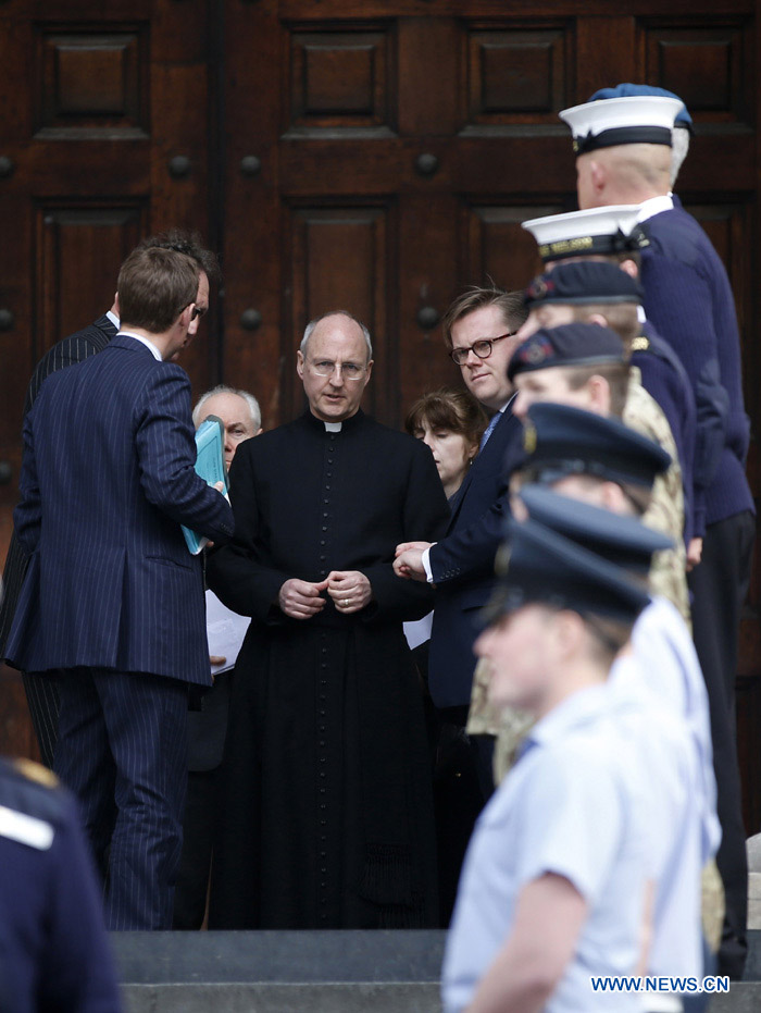Великобритания усиливает меры безопасности на похоронах М. Тэтчер (4)