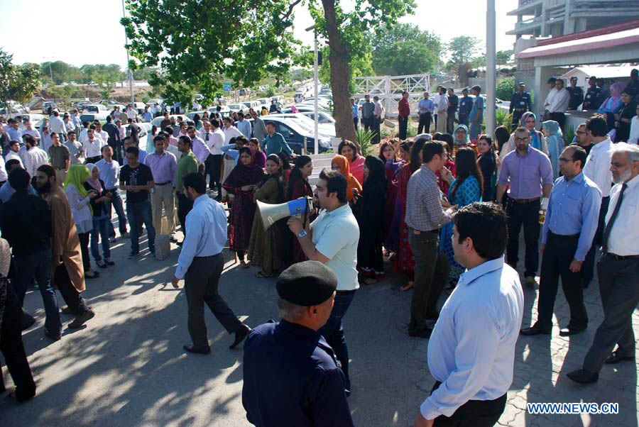 В результате землетрясения в Иране погибли более 40 человек (3)