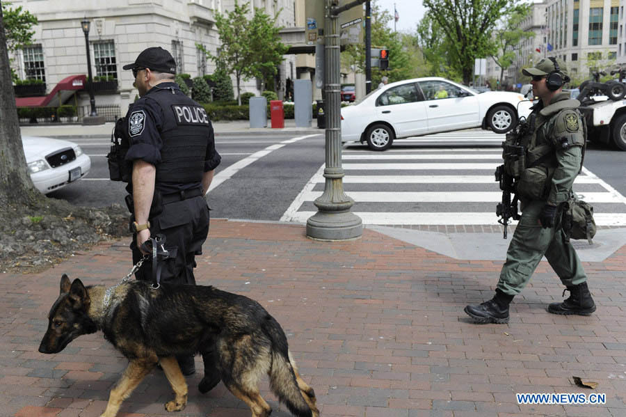 Дело об организации взрывов в Бостоне в США будет расследоваться как "террористический акт" -- Б. Обама (4)