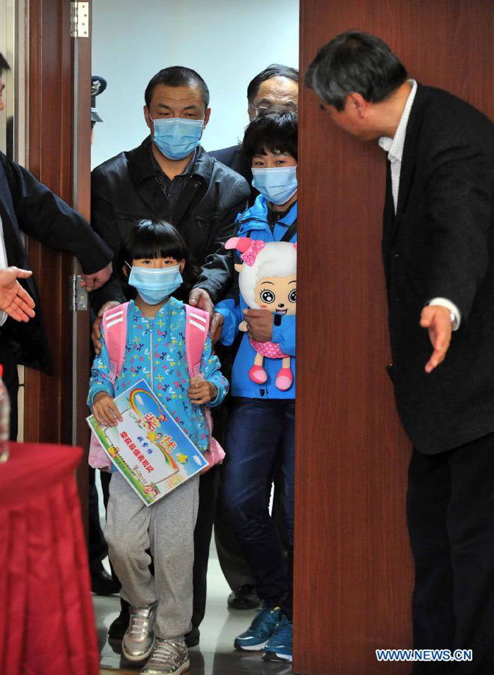 Из больницы выписалась пекинская девочка, заразившаяся гриппом H7N9 (4)