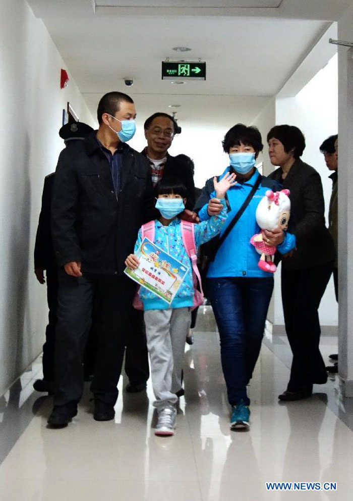 Из больницы выписалась пекинская девочка, заразившаяся гриппом H7N9 (3)