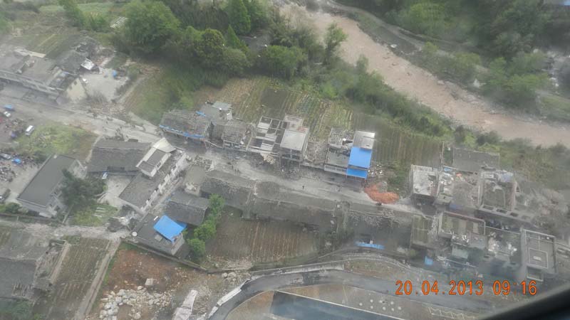 Положение в поселке Тайпин уезда Лушань провинции Сычуань после землетрясения