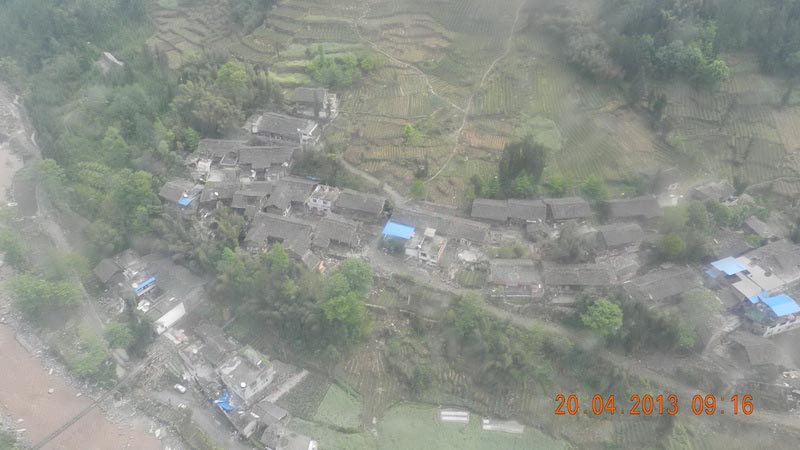 Положение в поселке Тайпин уезда Лушань провинции Сычуань после землетрясения (2)