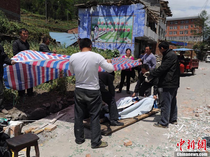 До 124 человек возросло число жертв в результате землетрясения магнитудой 7,0 в Юго-Западном Китае (6)