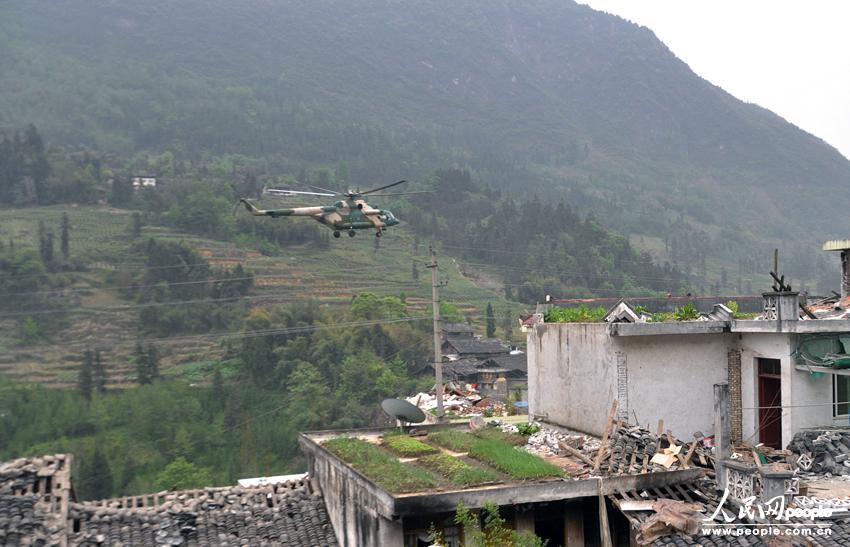 ВВС НОАК начали спасательные работы после землетрясения (17)