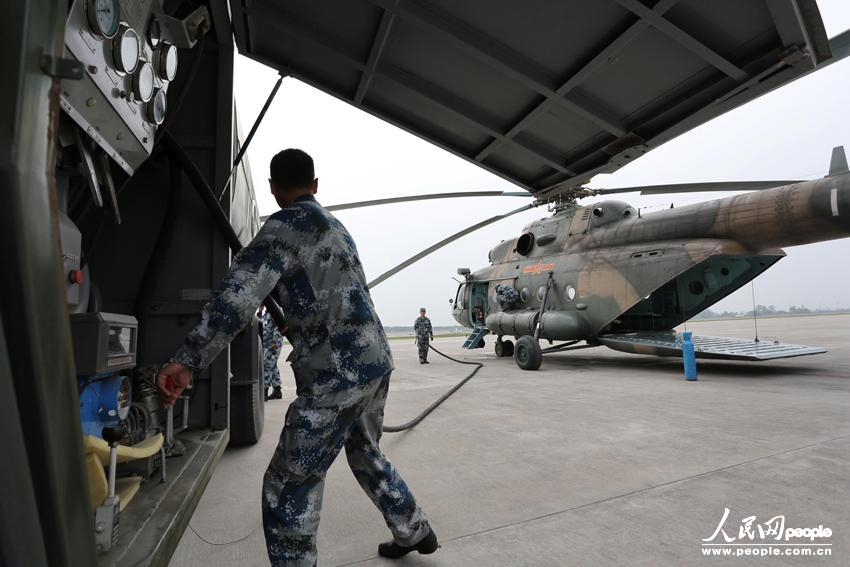 ВВС НОАК начали спасательные работы после землетрясения (4)