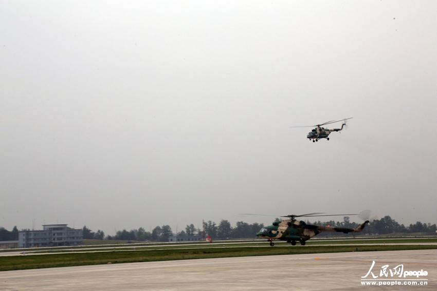 ВВС НОАК начали спасательные работы после землетрясения (10)