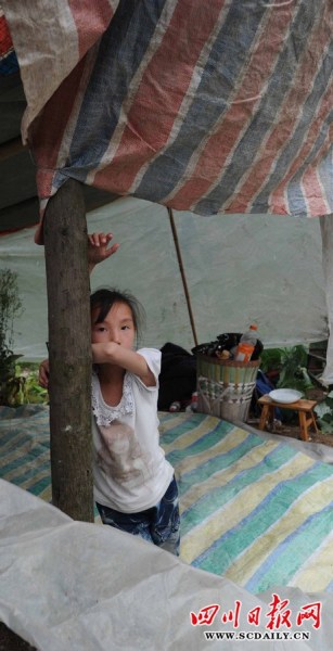 Дети, пострадавшие от землетрясения в Лушане (10)