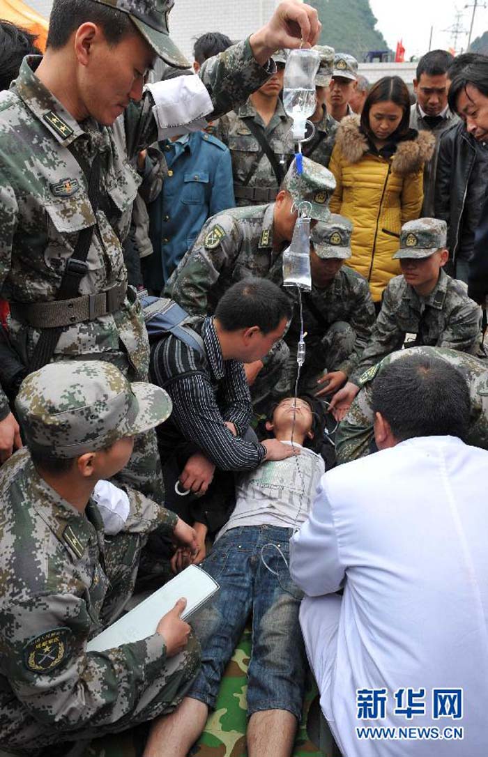 192 человека погибли, 23 пропали без вести в результате землетрясения в провинции Сычуань (26)
