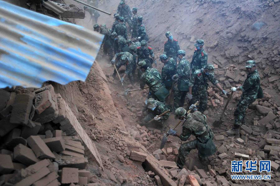 192 человека погибли, 23 пропали без вести в результате землетрясения в провинции Сычуань (3)