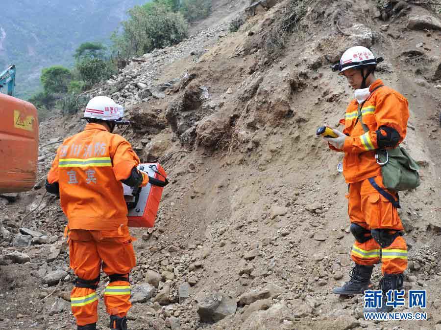 192 человека погибли, 23 пропали без вести в результате землетрясения в провинции Сычуань (17)