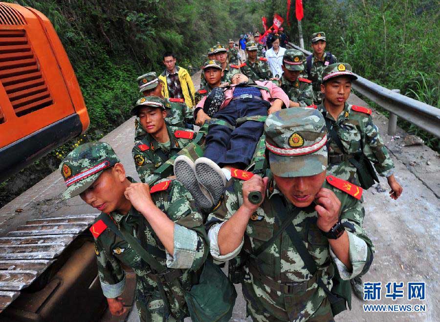 192 человека погибли, 23 пропали без вести в результате землетрясения в провинции Сычуань (6)