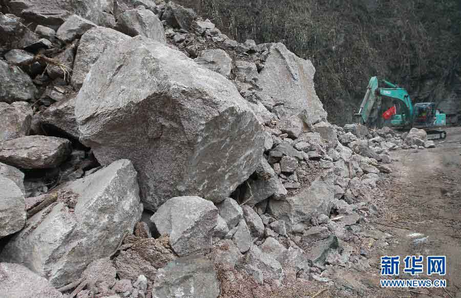 192 человека погибли, 23 пропали без вести в результате землетрясения в провинции Сычуань (15)