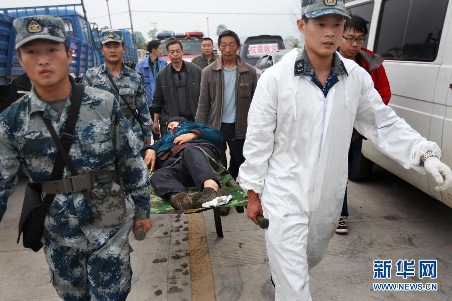 192 человека погибли, 23 пропали без вести в результате землетрясения в провинции Сычуань (13)