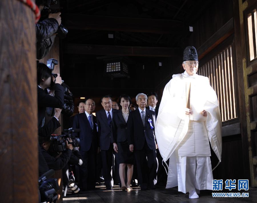 168 депутатов парламента Японии коллективно посетили токийский храм Ясукуни (3)