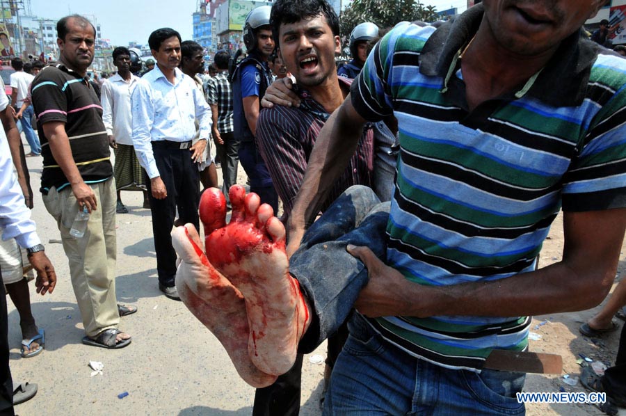 83 человека стали жертвами обрушения здания в Бангладеш (5)