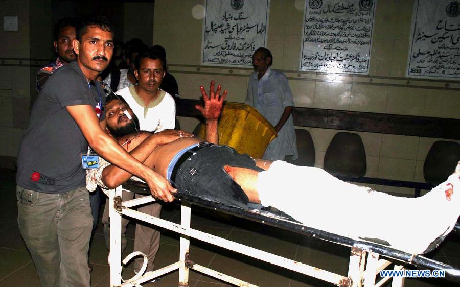 В результате взрыва в пакистанском городе Карачи погибло 2 человека, еще 14 пострадавших получили ранения (2)