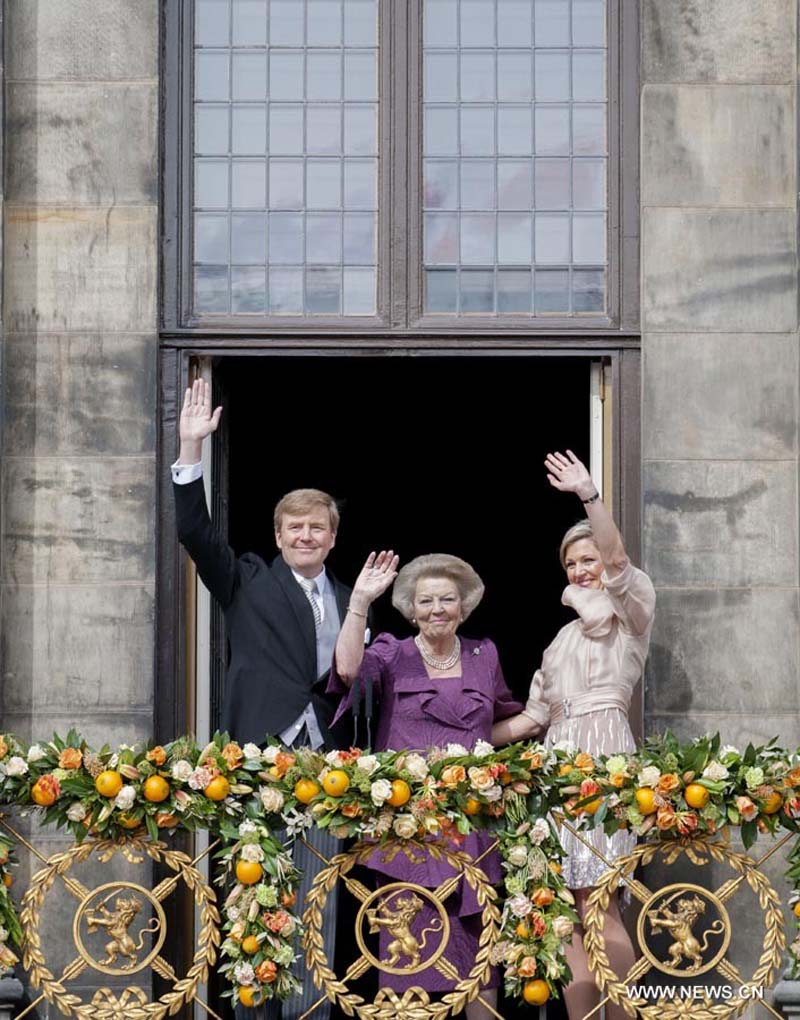 Королева Нидерландов Беатрикс подписала акт об отречении от престола в пользу своего старшего сына